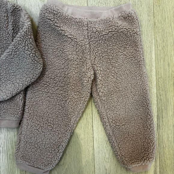 Carters Mauve/Pink Fuzzy Sweatsuit 24mo - Picture 3 of 3